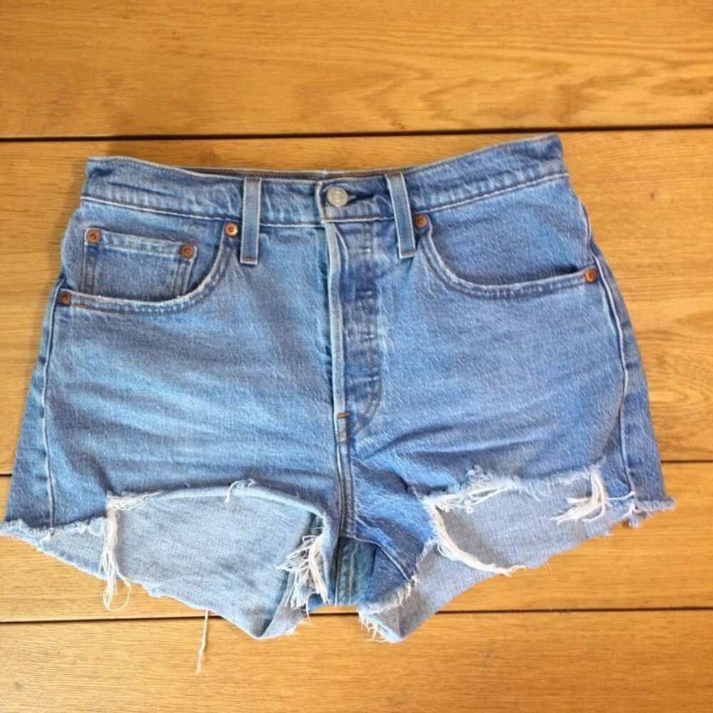 Levi’s 501 cut off shorts buttonfly 27